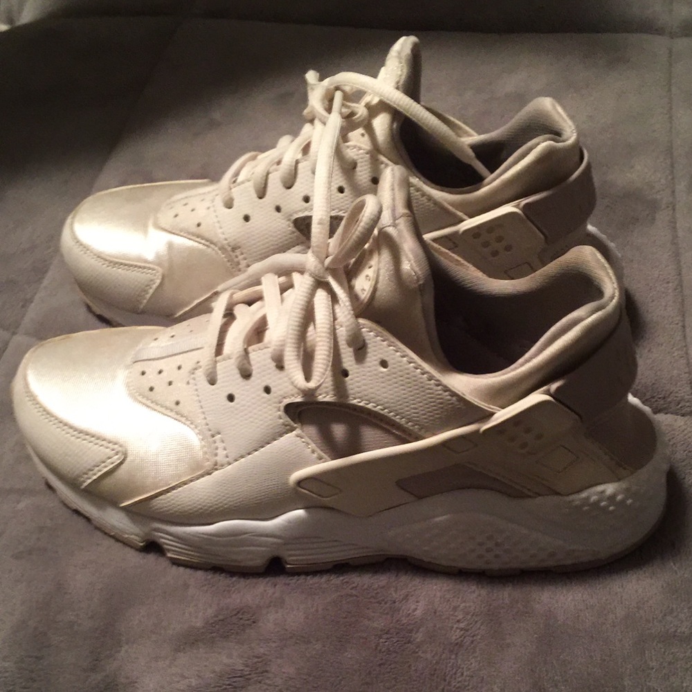 Nike Women’s Huaraches